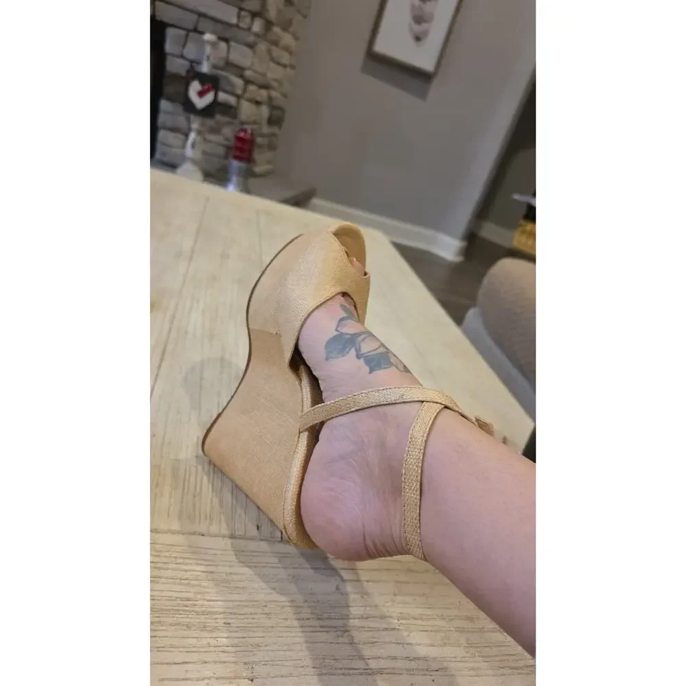 Schutz Neith Raffia Wedge Sandal Womens 10.5 Beige Ankle Strap Platform Peep Toe